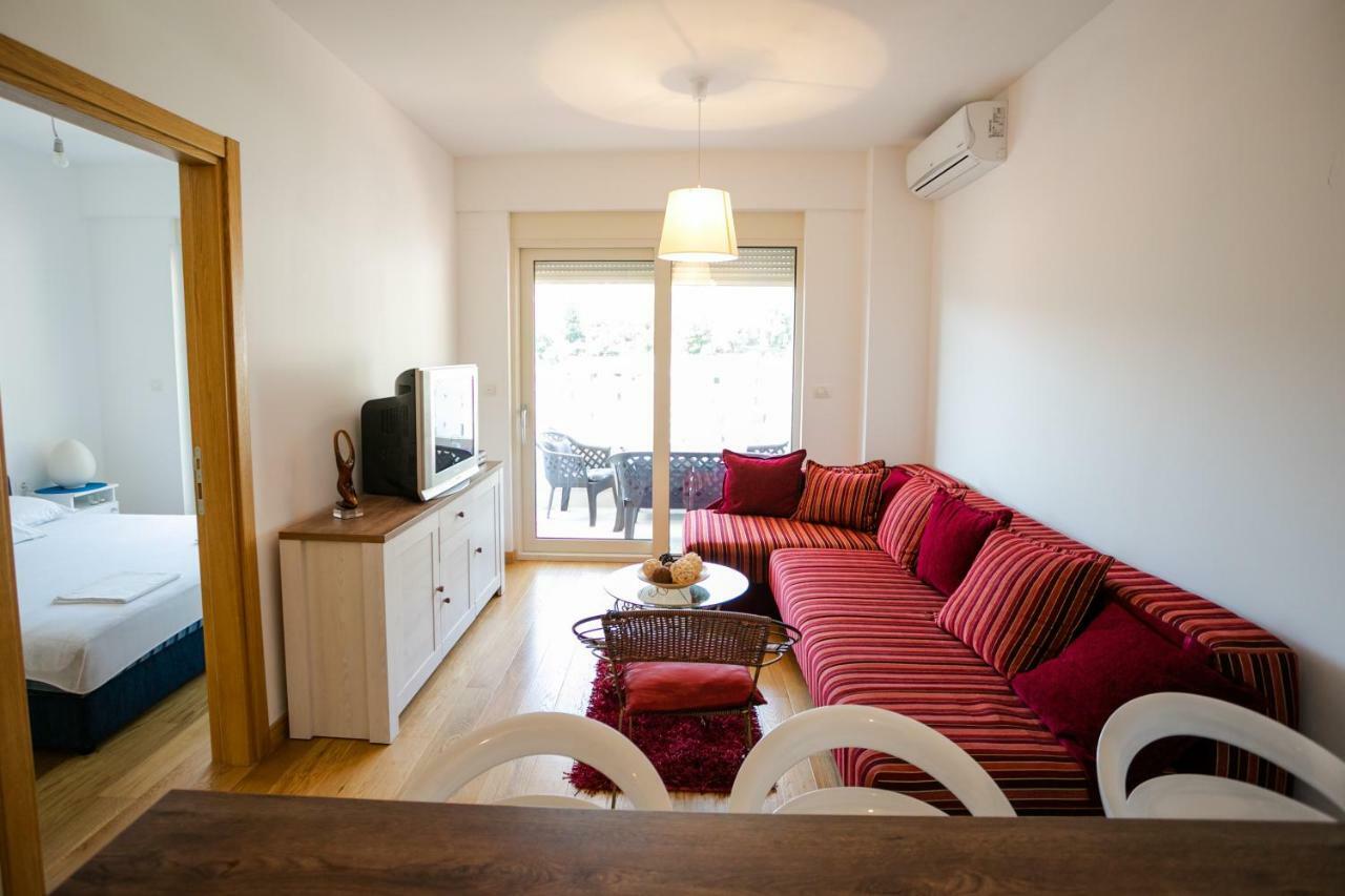 Apartment With Sea View Rafailovići Eksteriør billede